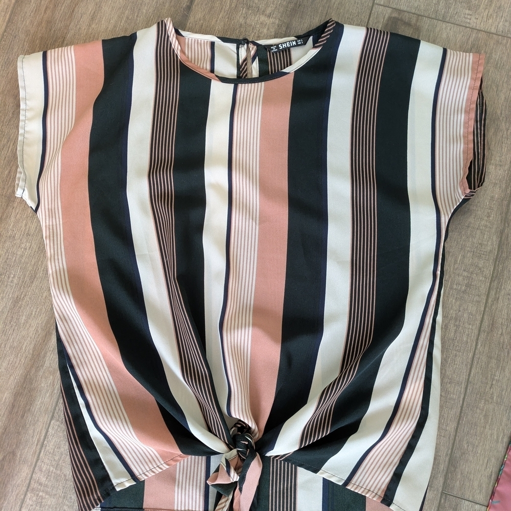 Striped and Floral Short Sleeve Tops - Picture 5 of 6